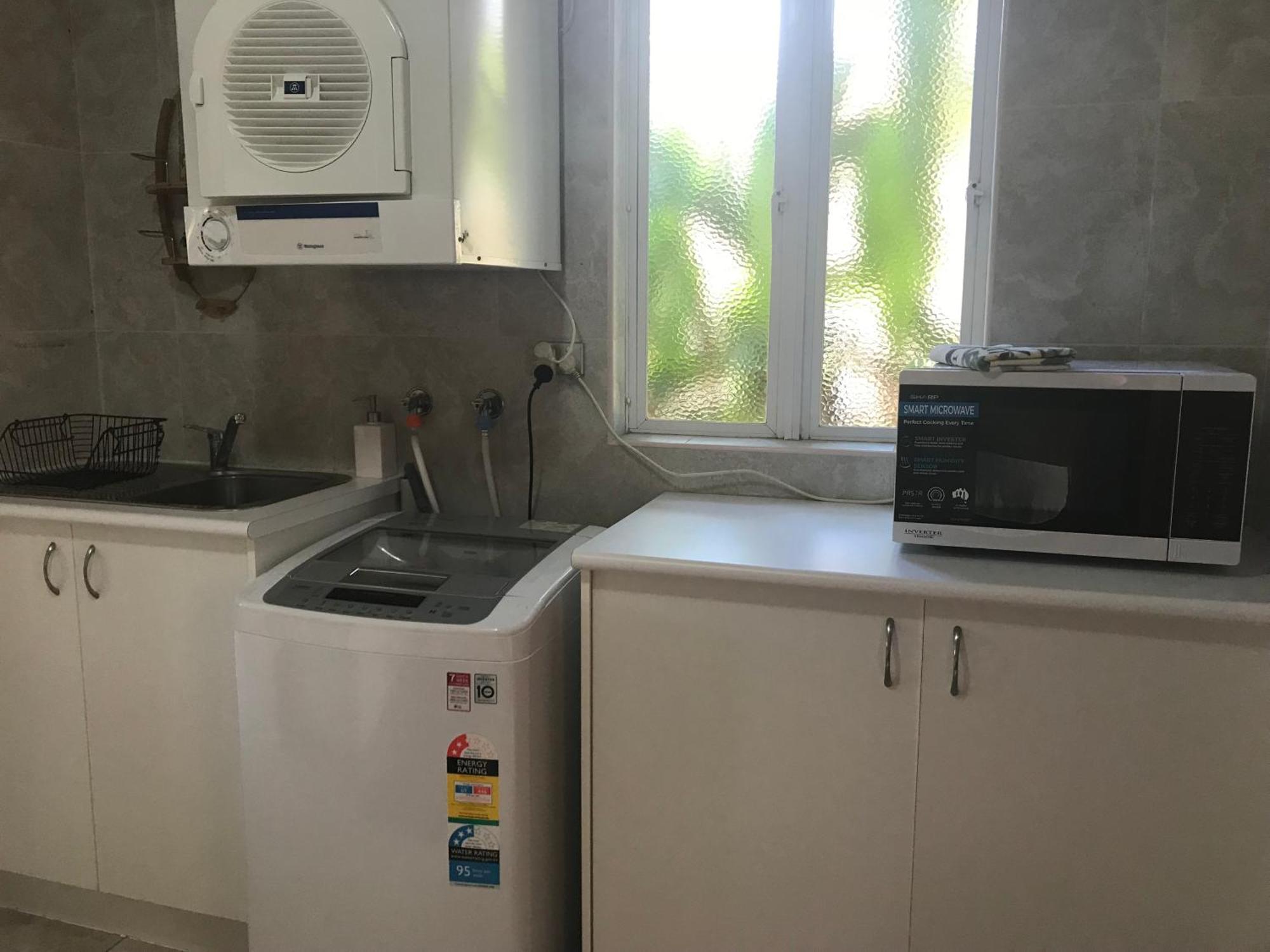 Taj On Byrnes - Private Luxury Apartment Mareeba Bagian luar foto